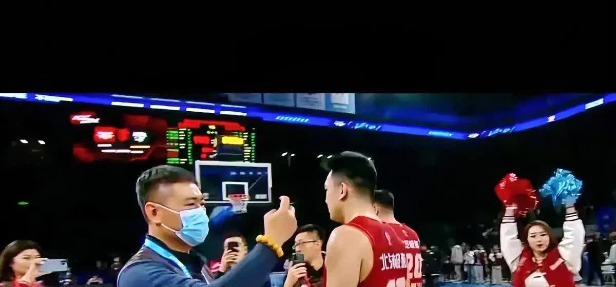 快攻频出:北京队利用快速反击成功扳平比分!的简单介绍 快攻频出:北京队利用快速反击成功扳平比分!的简单介绍