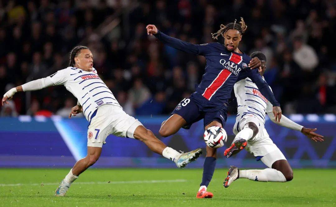 关于法甲夜幕下的精彩对决，战术变化带来无限期待的信息