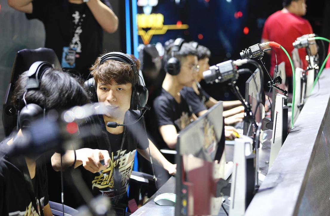 关于电竞选手退役转型：直播、解说、创业，他们的新选择的信息