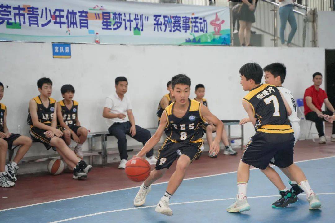 包含线上青少年篮球赛事直播平台用户稳步增长，推动全民运动热潮的词条