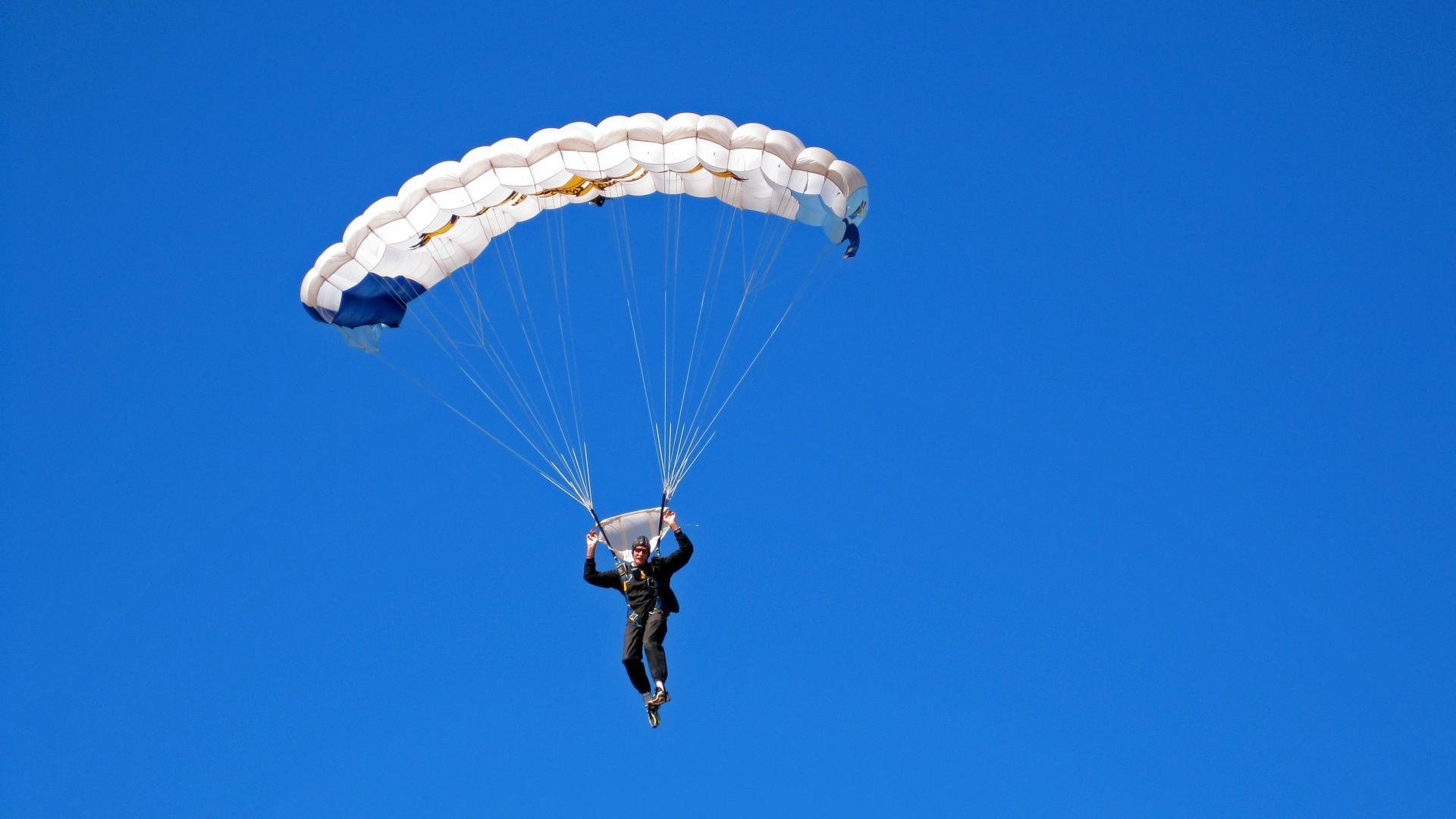 影响深远:裁判新规引发的争论与未来思考,裁判对运动员的影响