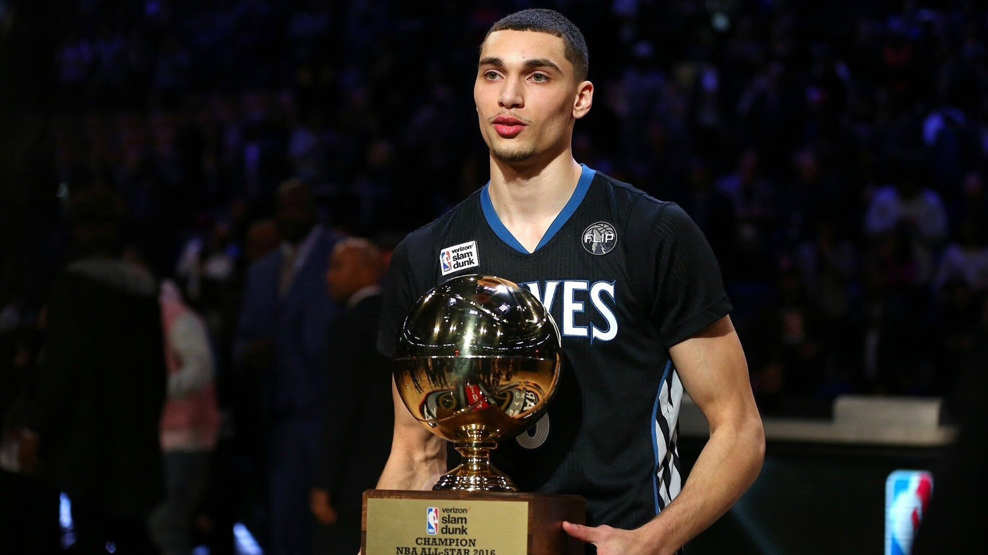 雄鹿比赛中遭遇再犯规,失去比赛,雄鹿的比赛